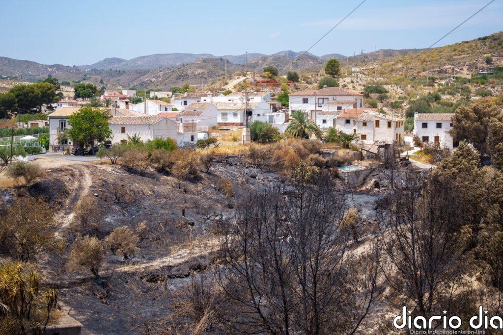 Sánchez y Moreno visitan este lunes zonas afectadas por el incendio forestal de Los Gallardos