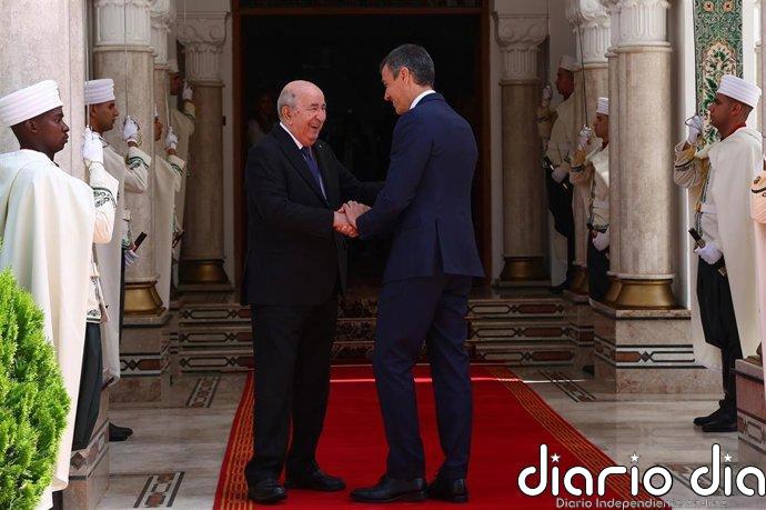 Sánchez y Tebune cierran una cumbre para octubre y el incremento del suministro de gas argelino a España