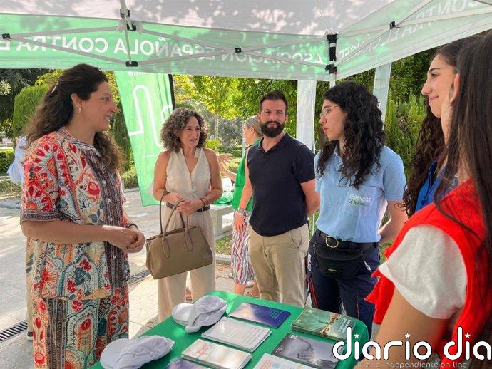 Sanidad y la Aecc acercan en Jaén a la ciudadanía durante este verano recomendaciones para prevenir el cáncer de piel