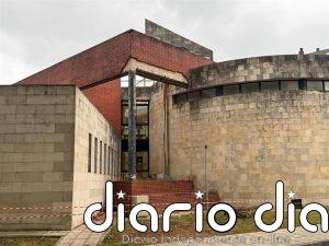 Se desprende parte de la fachada del centro de salud de Medio Cudeyo