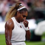 Serena Williams cae en su regreso a Wimbledon