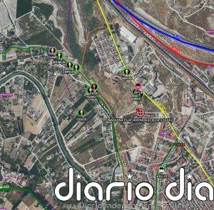 Servicios de emergencia trabajan en un incendio de vegetación próximo a viviendas y un colegio en Cieza