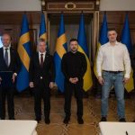Suecia y Ucrania firman el acuerdo para la compra de 16 aviones de combate