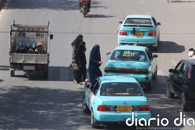 Talibanes utilizan el código de vestimenta para justificar detenciones arbitrarias de mujeres