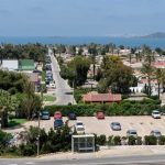 Técnicos municipales entran con orden judicial a Villas Caravaning para iniciar la descentralización de contadores