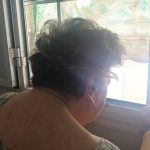 Teresa, 85 años y con grado II de dependencia, un año atrapada en su casa sin ascensor: "Echo de menos ver el sol"