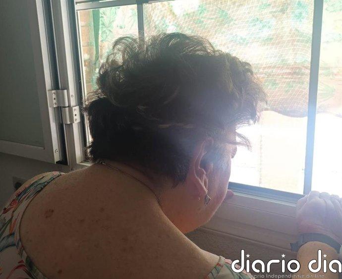 Teresa, 85 años y con grado II de dependencia, un año atrapada en su casa sin ascensor: "Echo de menos ver el sol"