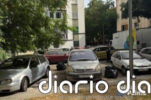 Toneladas de escombros bloquean el paso en calles de Son Gotleu: un colchón, muebles, neveras, tuberías y basura