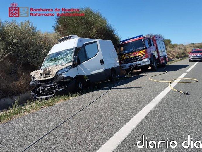Trasladado al San Pedro un joven de 20 años tras la colisión entre una furgoneta y un camión en Sansol (Navarra)