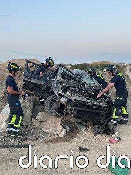 Trasladados dos jóvenes de 30 años al hospital "potencialmente graves" tras salirse de la vía en M-31 Accidente en la M-31 en Villa de Vallecas (Madrid).