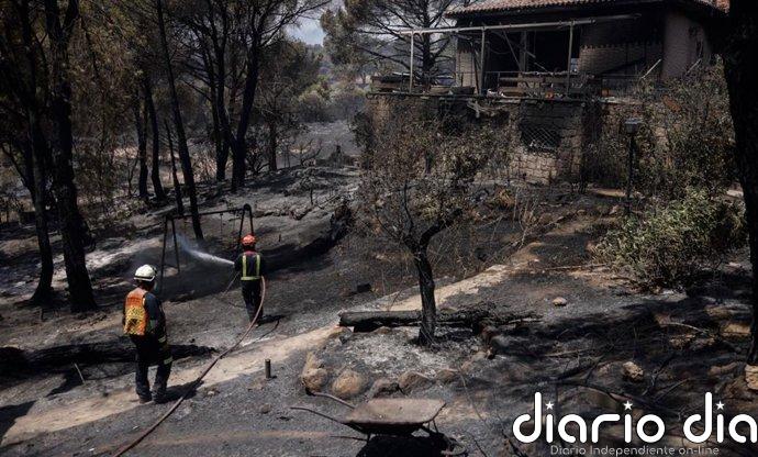 Tres incendios forestales afectan a la Comunidad con confinamientos, desalojos y carreteras cortadas