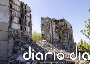 Ucrania denuncia cuatro muertos y doce hospitalizados por un bombardeo ruso a una oficina de correos en Járkov
