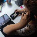 Un 43% de estudiantes de Secundaria desearía poder revisar menos las pantallas mientras estudia, según un estudio