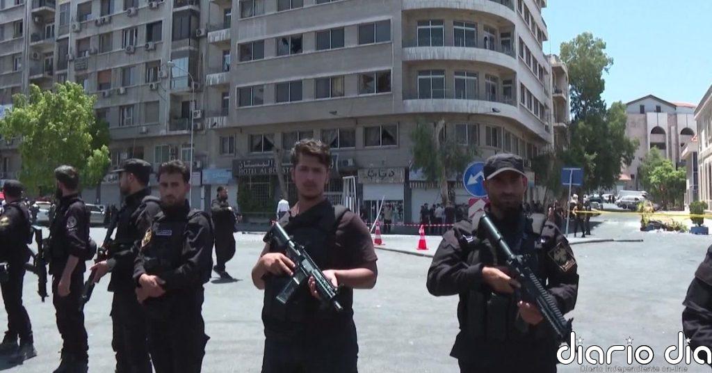 Un atentado con bombas en Damasco desafía la histórica visita de Macron en la nueva Siria post-Asad