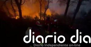 Un incendio forestal calcina mil hectáreas en la Sierra de Alcubierre y avanza sin control hacia Huesca
