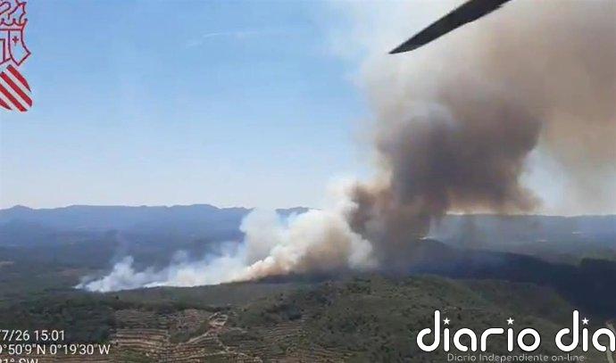 Un incendio forestal en Soneja obliga a movilizar a diez medios aéreos y a declarar la situación 1 del PEIF