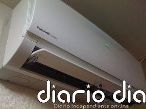 Un juez avala que unos vecinos mantengan su aire acondicionado en la fachada