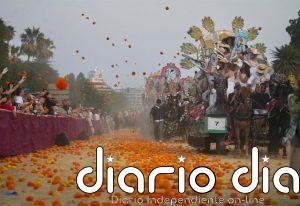 Una Batalla de Flores "única" en el mundo tiñe de color la Alameda de València con millones de clavelones como munición
