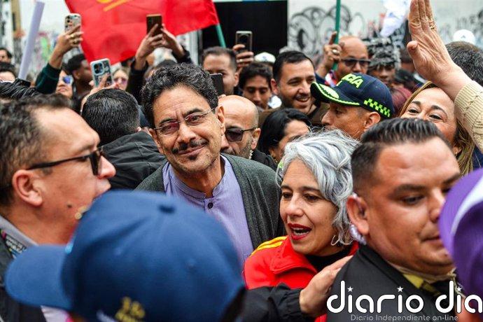 Una treintena de líderes políticos colombianos censuran la "actitud abiertamente antidemocrática" de Petro y Cepeda