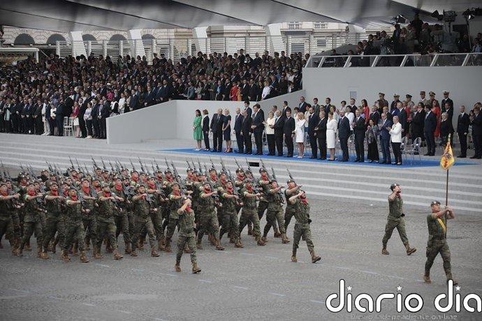 Una veintena de militares de los tres Ejércitos y un caza F-18 participan en el desfile del 14 de julio en París
