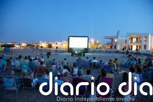 Una veintena de playas de Valencia ofrecen proyecciones nocturnas de cine en verano