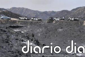 Unos 20 efectivos y dos autobombas trabajan esta noche en el remate del incendio de Los Gallardos (Almería)