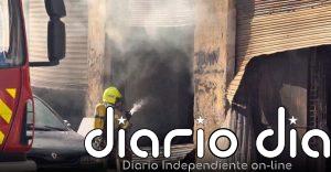 Unos 70 vecinos son realojados en hoteles a causa del incendio en los bajos de un edificio de València