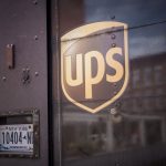 UPS reduce un 52,9% el beneficio en el segundo trimestre, pero eleva previsiones anuales