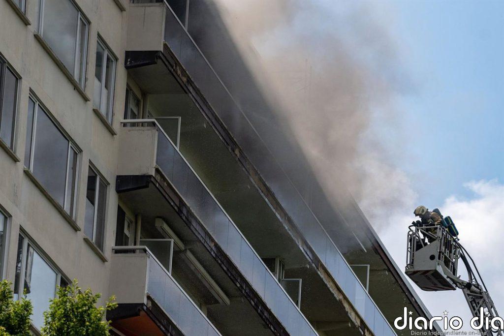 Varios muertos y heridos por el incendio en un edificio de viviendas en Amberes (Bélgica)