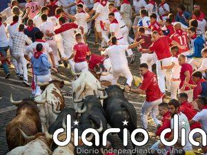 Vertiginoso y accidentado encierro de los Victoriano del Río en San Fermín con un herido por asta de toro