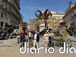 Vigo inicia el montaje de sus "12 millones" de luces de Navidad y Caballero clama: "Invito a toda España a que se venga"