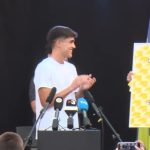 Vilablareix homenajea a Pau Cubarsí por su actuación en el Mundial de fútbol