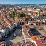 Vitoria aprueba el proyecto de ordenanza que podrá convertir mil locales en viviendas en planta baja