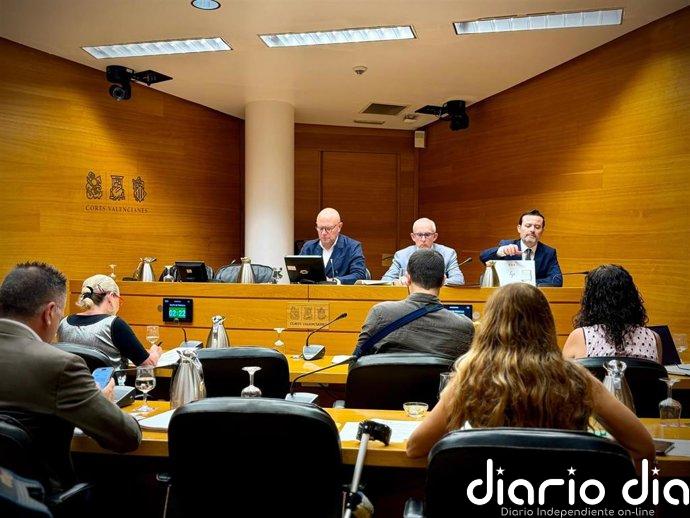 Vox avisa al PP de que sin prioridad nacional no habrá presupuestos y los 'populares' se muestran abiertos a dialogar
