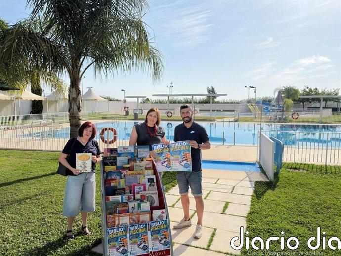 Vuelve la 'Bibliopiscina' a las piscinas municipales de verano de Puerto Lumbreras durante los meses de julio