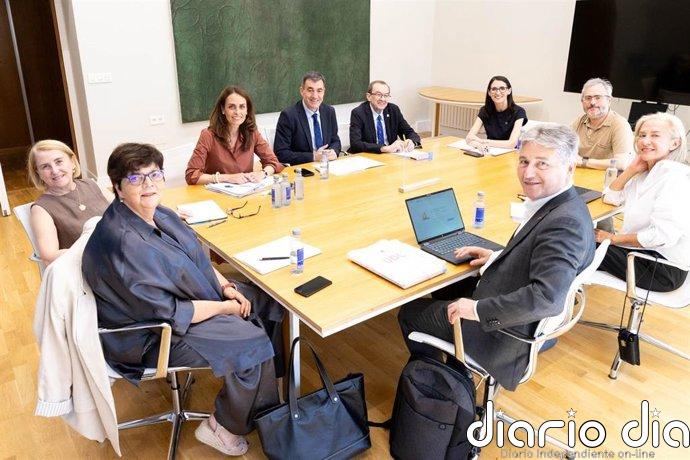 Xunta y universidades inician el diálogo para "mejorar" la organización y la gestión de la PAU en Galicia