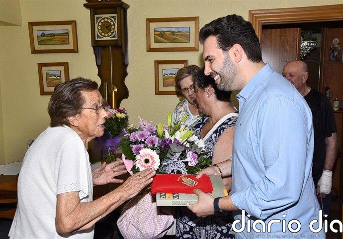 Zizur Mayor felicita a su vecina centenaria Carmen Rodrigo Navascués