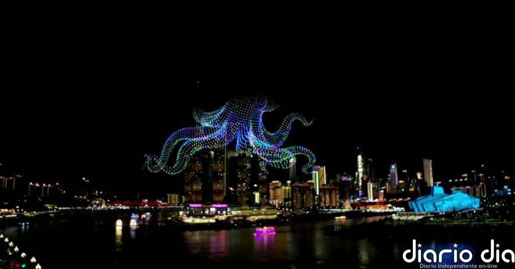 5.000 drones transforman el cielo de Chongqing (China) en el fondo del mar