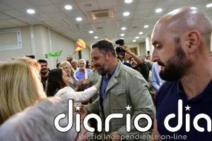 Abascal viajará este domingo a Ceuta y cancela su viaje a Colombia de la próxima semana