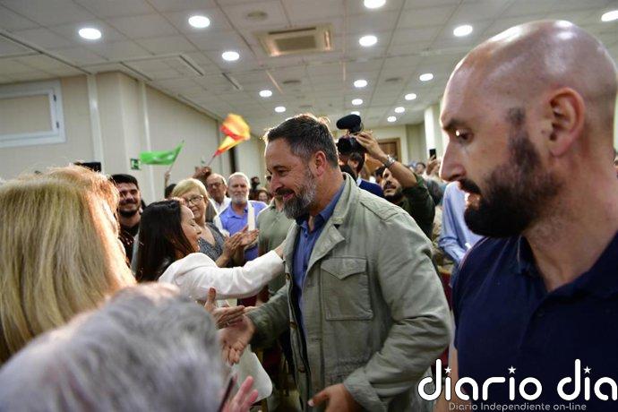 Abascal viajará este domingo a Ceuta y cancela su viaje a Colombia de la próxima semana
