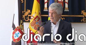 Abucheos al ministro Marlaska a su llegada a Ceuta