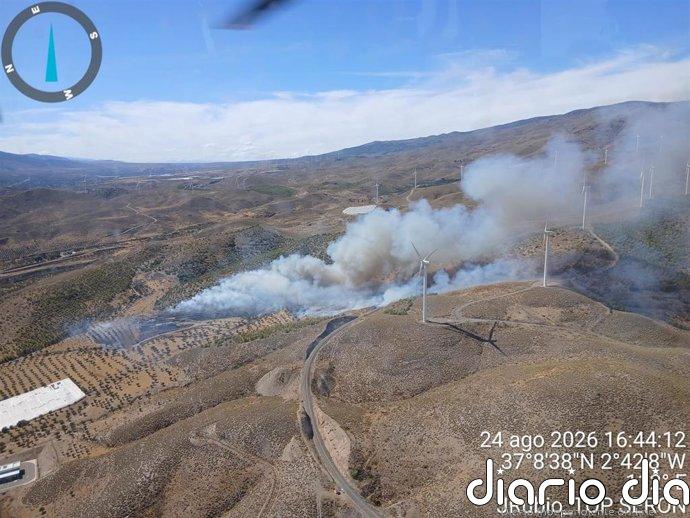 Activada la fase de emergencia por el incendio en Las Tres Villas con ocho confinados y diez en alejamiento preventivo