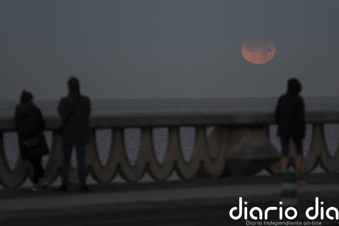 Aemet mantiene el riesgo de incendios "muy alto" o "extremo" para el eclipse y advierte de nubes en el norte y el este