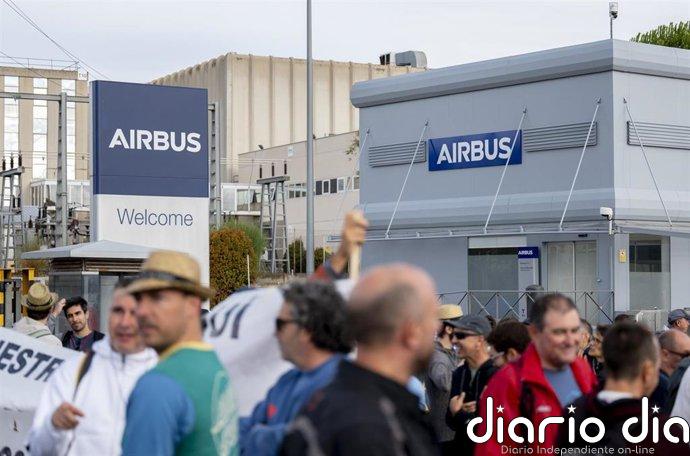 Airbus ofrece ligar los sueldos al IPC real y un 7,6% más para frenar la huelga y mantiene el teletrabajo