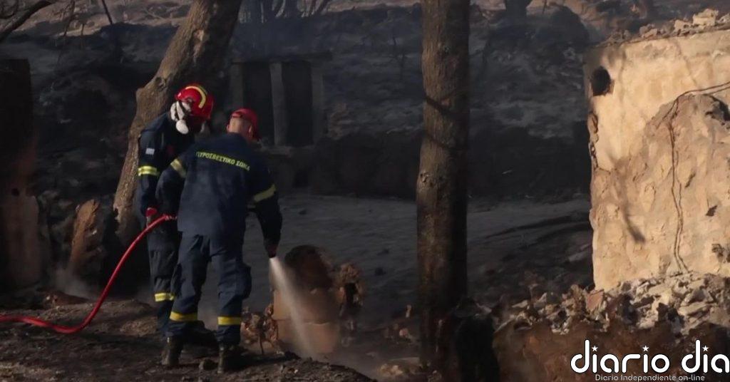 Al menos dos muertos en el incendio en la isla griega de Salamina