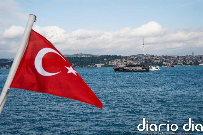 Al menos dos muertos y 16 heridos al chocar un autobús urbano contra un muro en Estambul (Turquía)