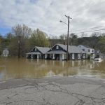 Al menos seis muertos por inundaciones en Indiana (EEUU), con crecidas récords y obligan a rescatar a decenas