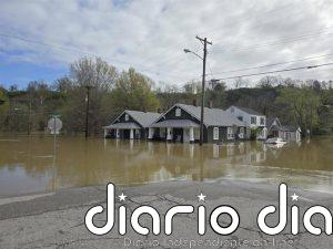 Al menos seis muertos por inundaciones en Indiana (EEUU), con crecidas récords y obligan a rescatar a decenas
