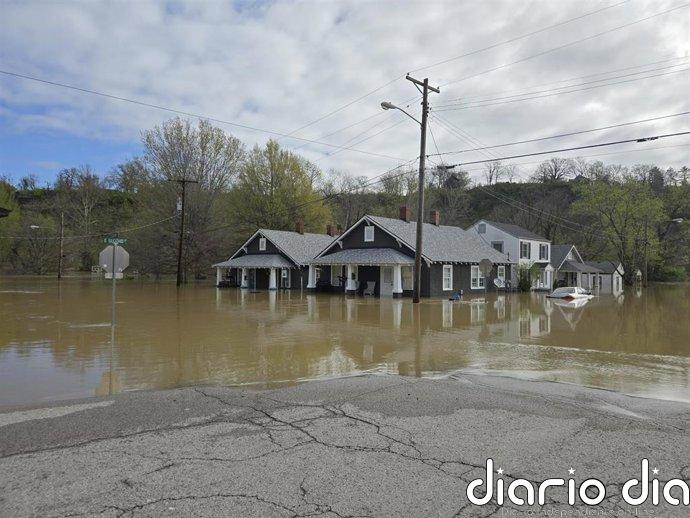 Al menos seis muertos por inundaciones en Indiana (EEUU), con crecidas récords y obligan a rescatar a decenas