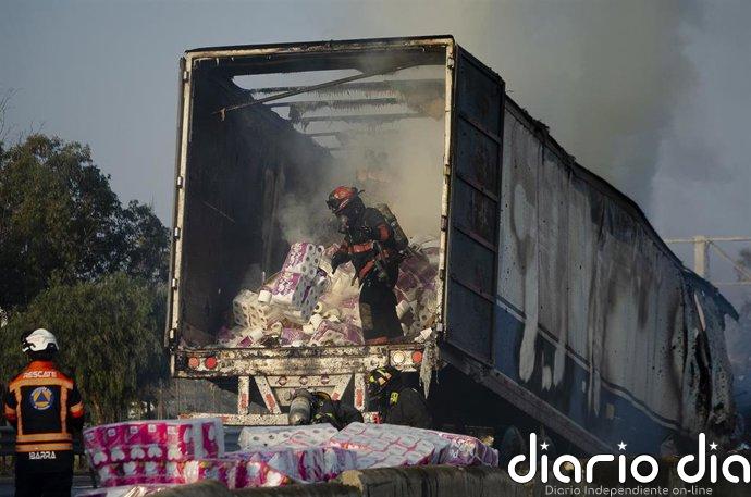 Al menos trece muertos y cuatro heridos al chocar una van contra un trailer en una carretera de Cusco (Perú)